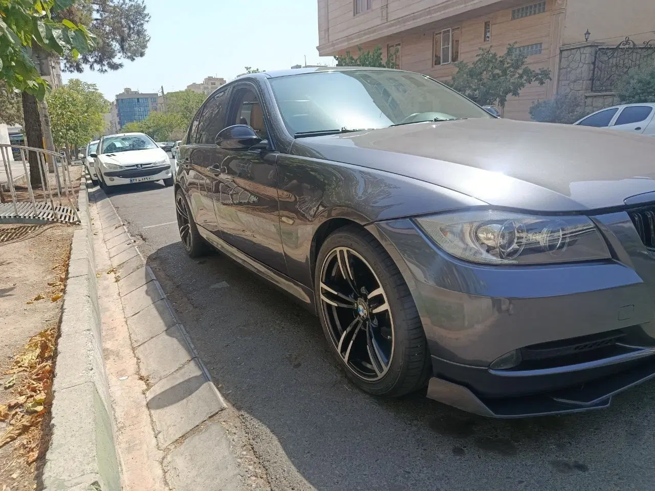 BMW 320i